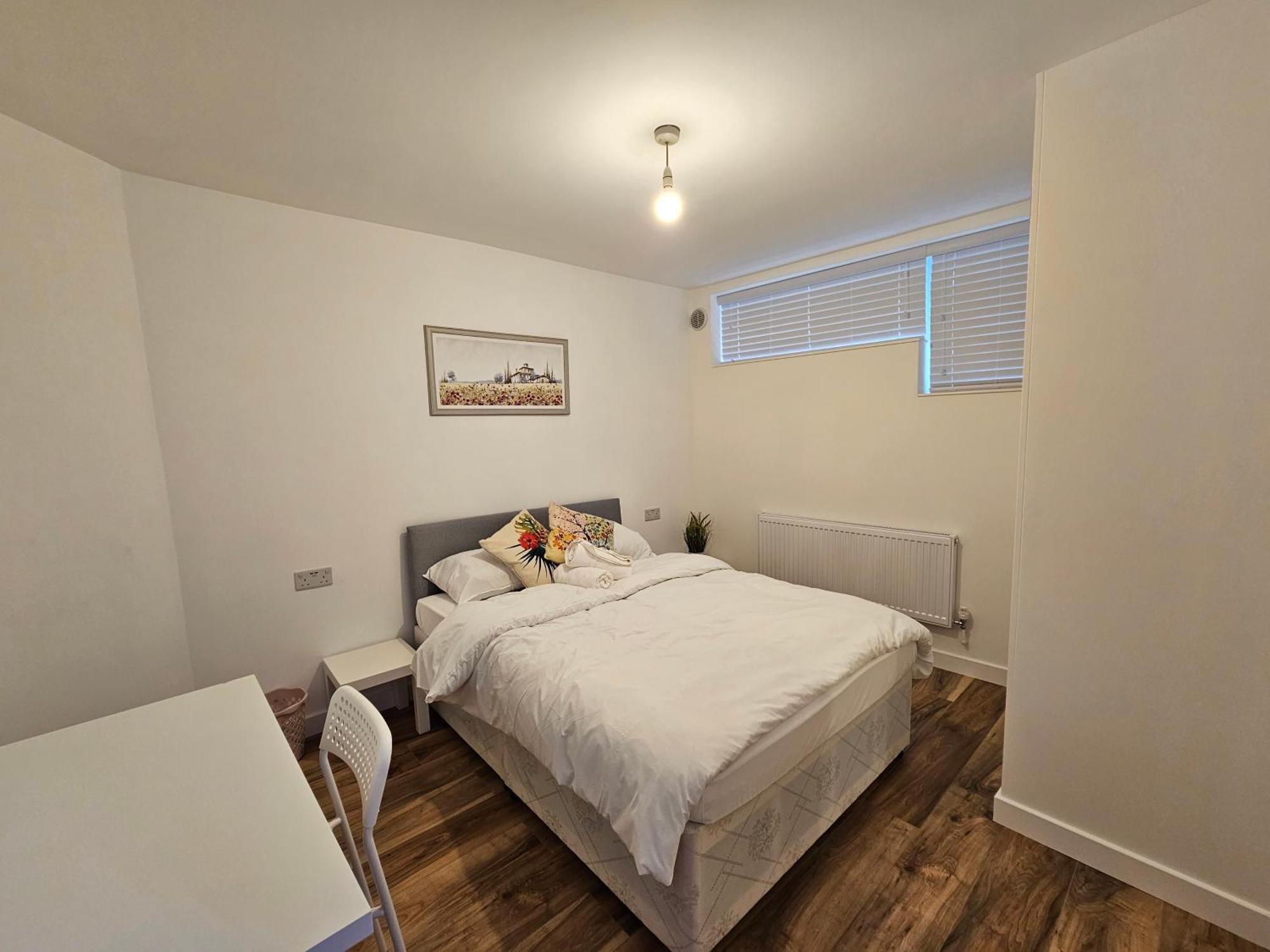 Aldgate Apartment *